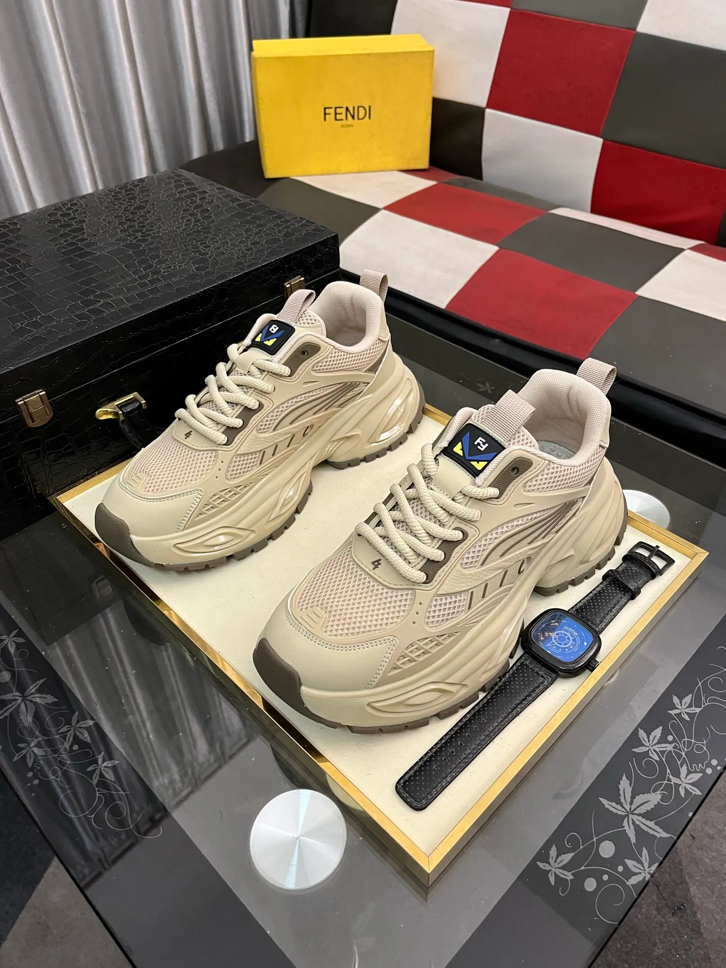 Men's Men's Shoes💰458⌚️⌚️[FENDI] Fendi's classic and comfortable men's, this complex sneaker is made of soft calfskin➕genuine leather lining➕original ultra-light rubber material with rough outsole. This unique light style is suitable for the casual and refined sensibility of this season. It is comfortable and natural on the feet. It is an everyday style for casual travel in autumn and winter! Code number: 38-442️⃣Colors available